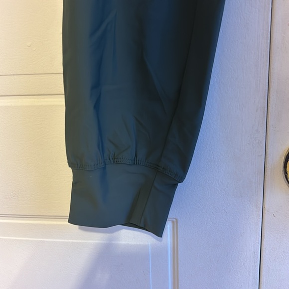 NWT Old Navy High-Rise Joggers. Size Small - Picture 6 of 6